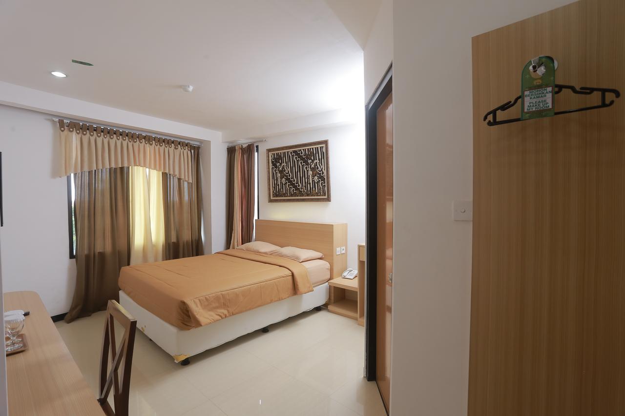 Hotel Kristina Malioboro Yogyakarta Exterior photo