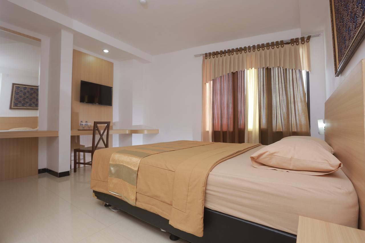 Hotel Kristina Malioboro Yogyakarta Exterior photo