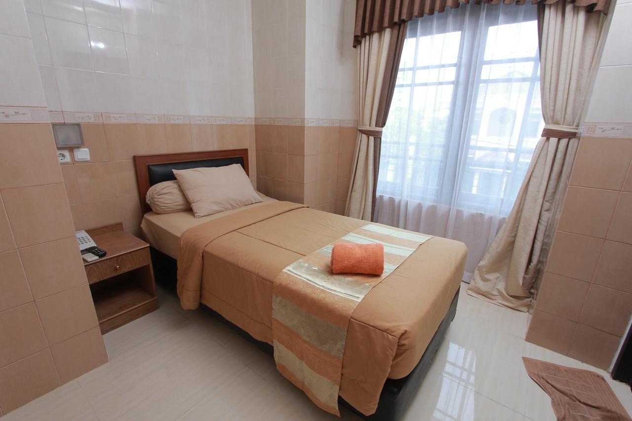 Hotel Kristina Malioboro Yogyakarta Exterior photo
